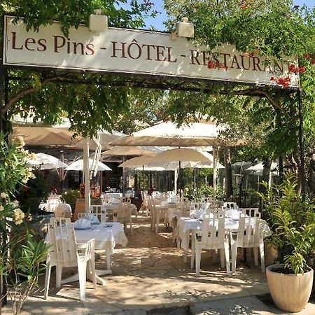 Les Pins Restaurant Et Chambre D'Hotes Sillans-la Cascade Exteriér fotografie