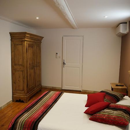 Les Pins Restaurant Et Chambre D'Hotes Sillans-la Cascade Exteriér fotografie